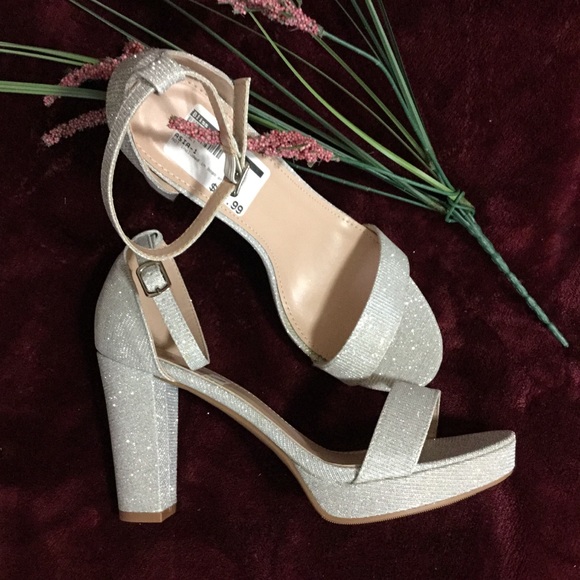 ❤️NEW 🖤TOP MODA “Bliss” 🖤SILVER SPARKLE HEELS - Picture 6 of 6